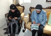 Majedah and Hanan sewing and cutting